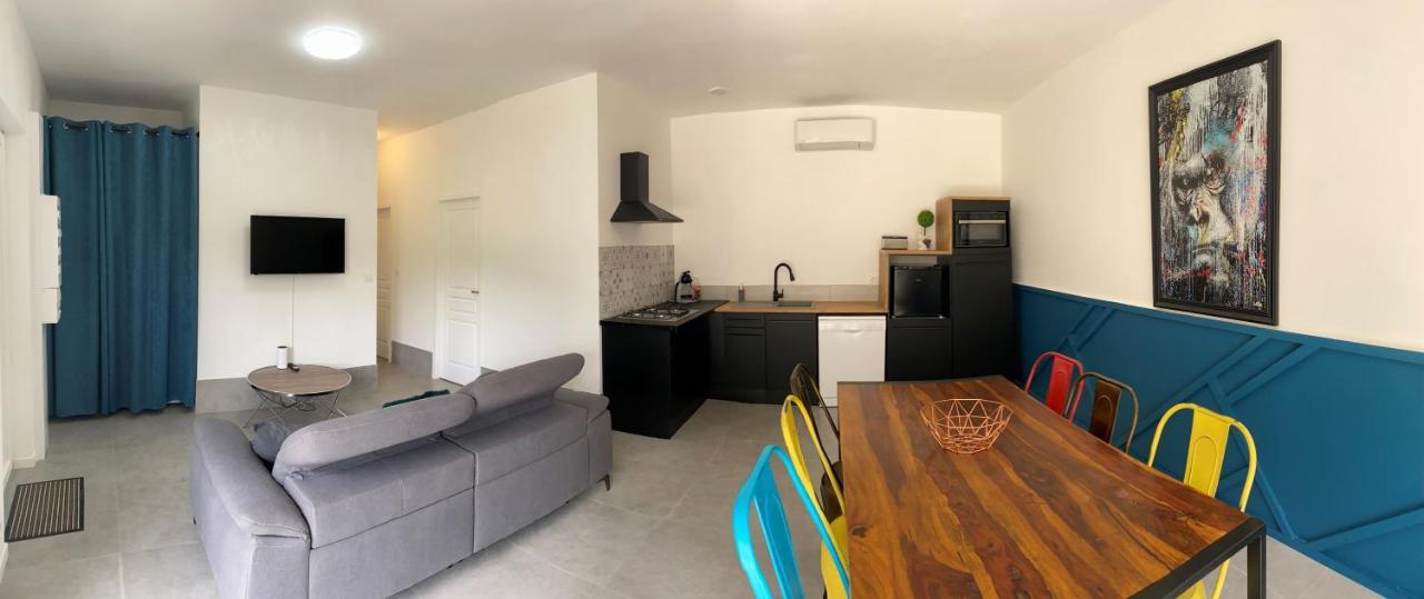 Logis Dans Ancien Relais De Poste Apartment Saint Julien Les Rosiers
