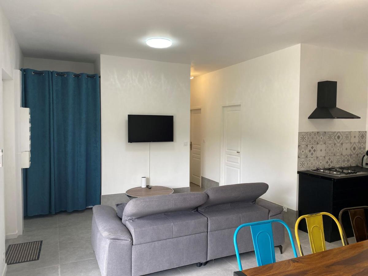 Apartment Logis Dans Ancien Relais De Poste Saint Julien Les Rosiers