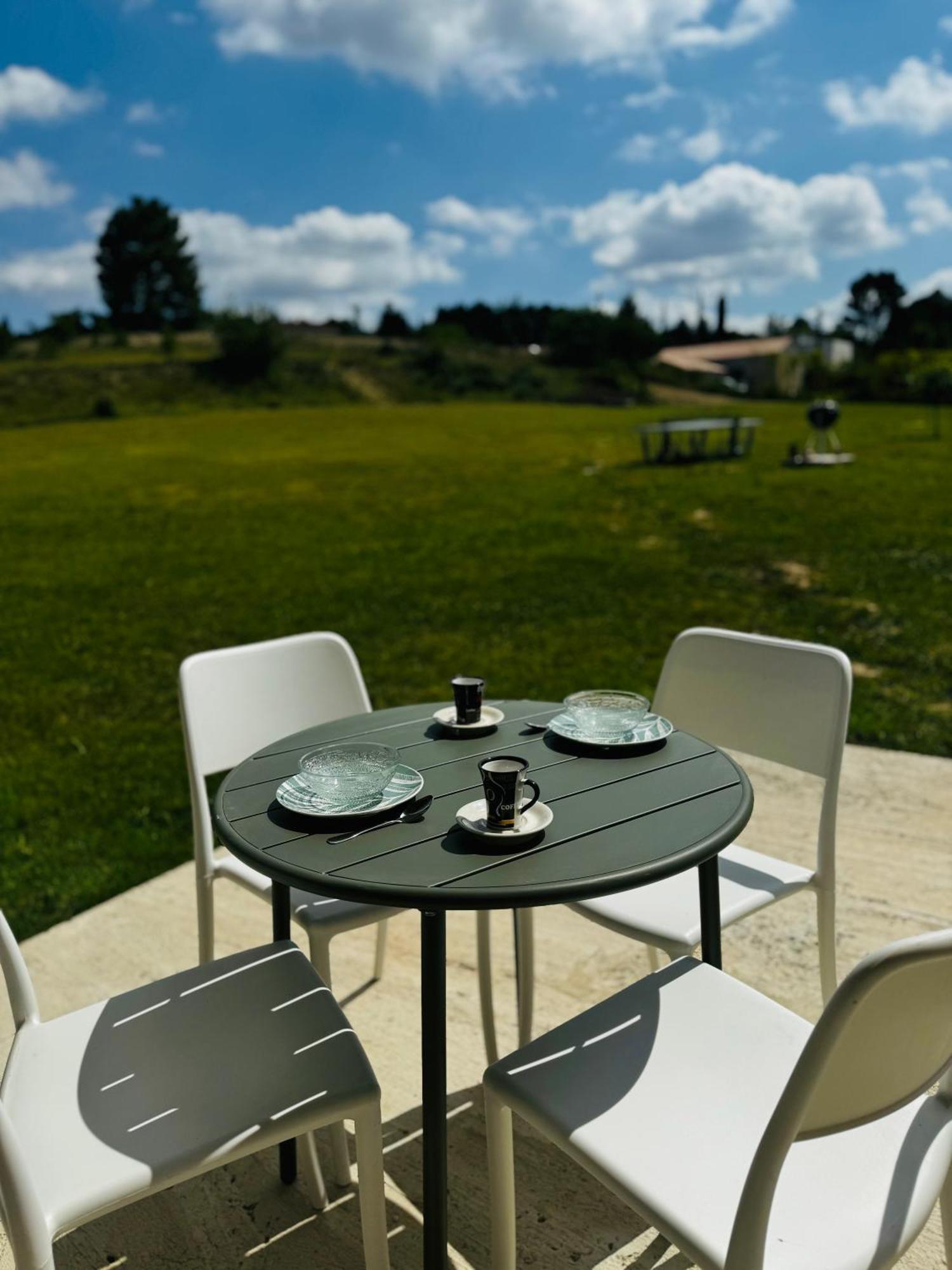 Logis Dans Ancien Relais De Poste Apartment Saint Julien Les Rosiers