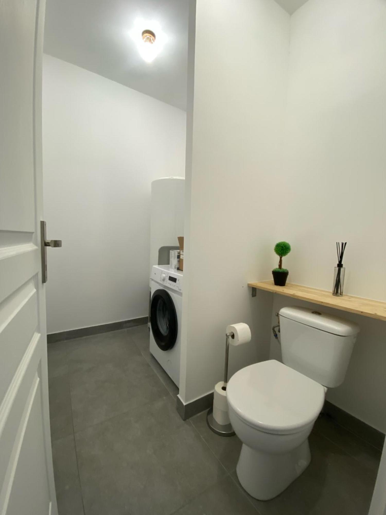 Apartment Logis Dans Ancien Relais De Poste Saint Julien Les Rosiers